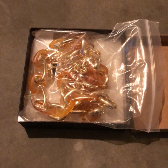 NWT Banana Republic Resin & Gold Statement Necklace - Picture 6 of 6